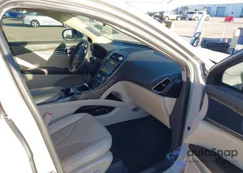 2019 Lincoln Nautilus Select z USA, uszkodzony, nr VIN 2LMPJ6K92KBL11389